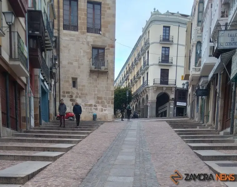 Viandantes en la calle Balborraz