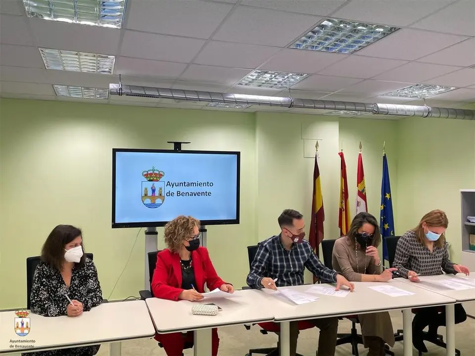 toma posesión auxiliares benavente