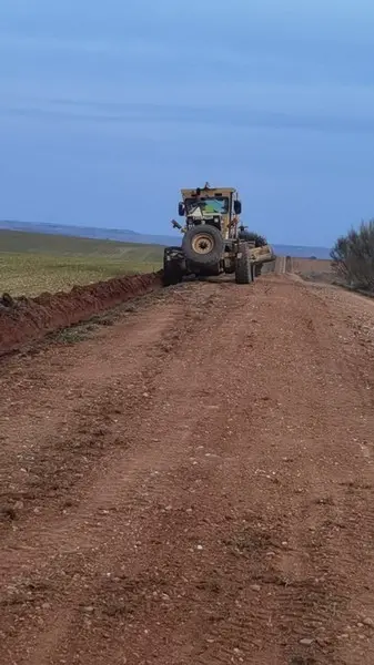 Arreglo de caminos en la Guareña