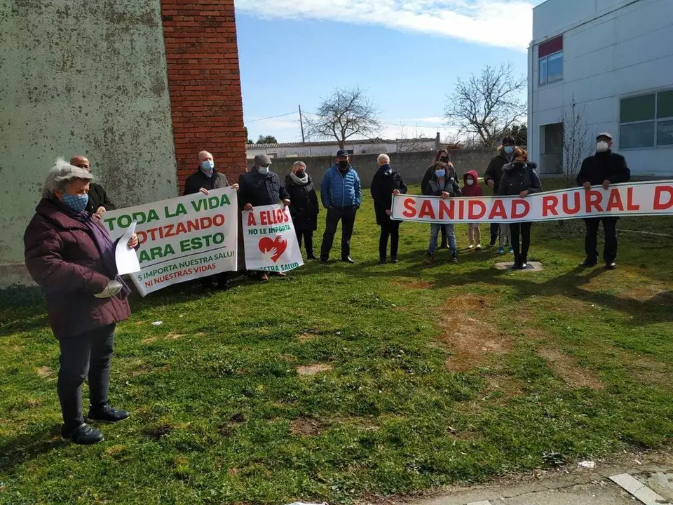 Nueva protesta a las puertas del centro de salud de Bermillo de Sayago