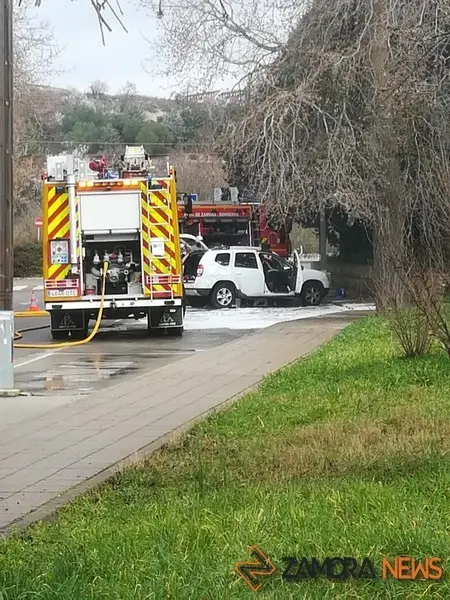 Bomberos en Valorio. Foto de archivo