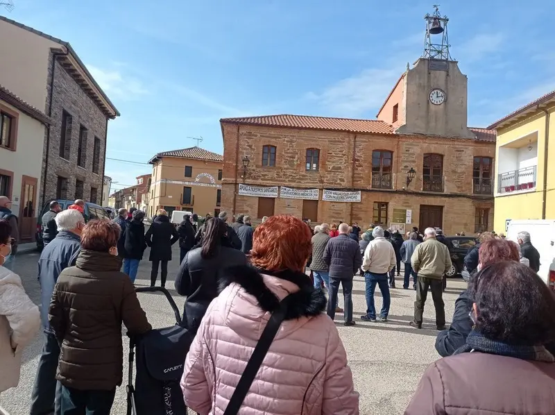 Concentración en Defensa de la Sanidad en Tábara