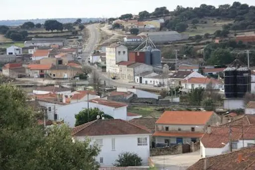 Vista de Almeida con las fábricas de harina que tanta importancia tuvieron en su día