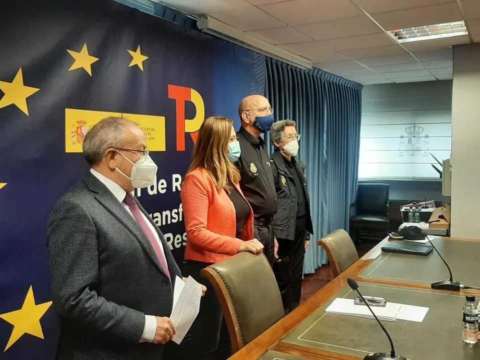 La delegada del Gobierno en Castilla y León, Virginia Barcones, y el jefe superior de Policía Nacional, Juan José Campesino