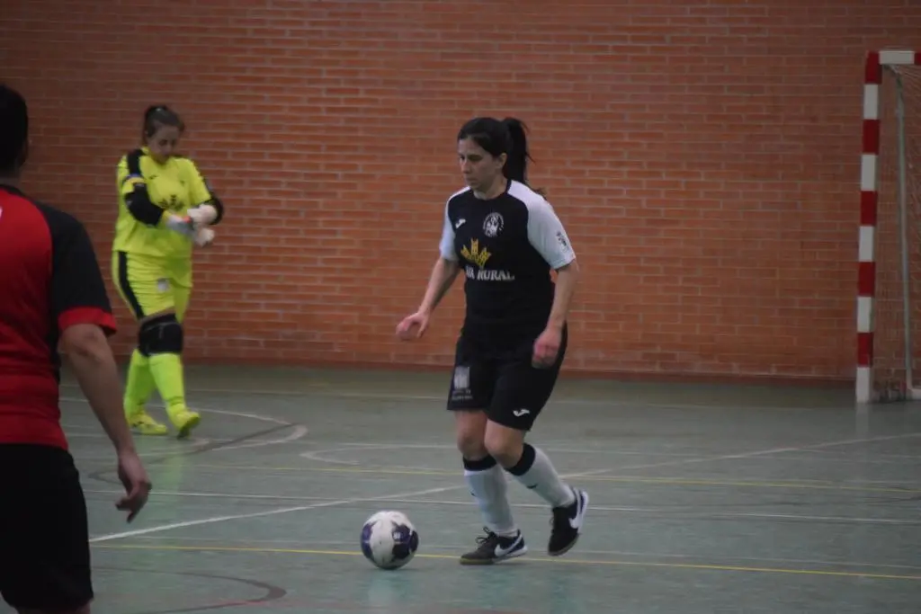 Lara Morín, con la bola, en un partido anterior