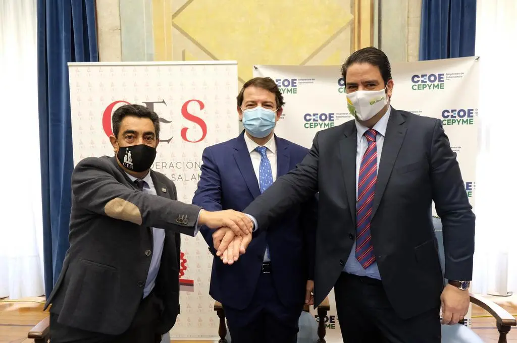 PRESIDENTE FIRMA CONVENIO CES SALAMANCA