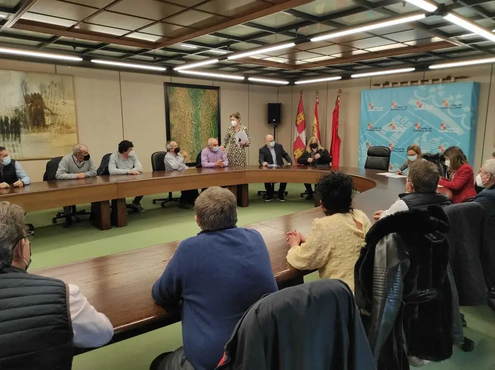 La delegada con alcaldes de la zona básica de salud de Villalpando