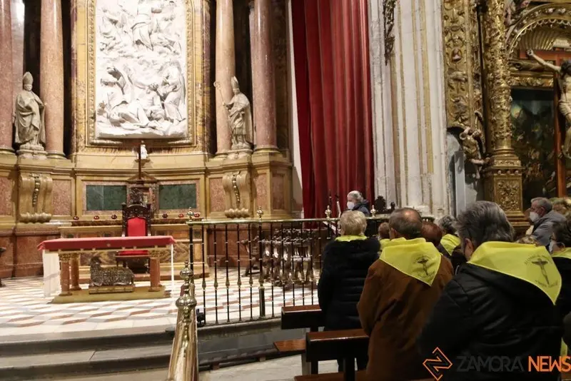 Rezo por Ucrania en la Catedral de Zamora. Foto Marcos Vicente