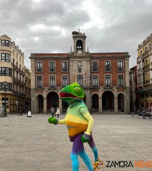 Un "camaleón" por Zamora