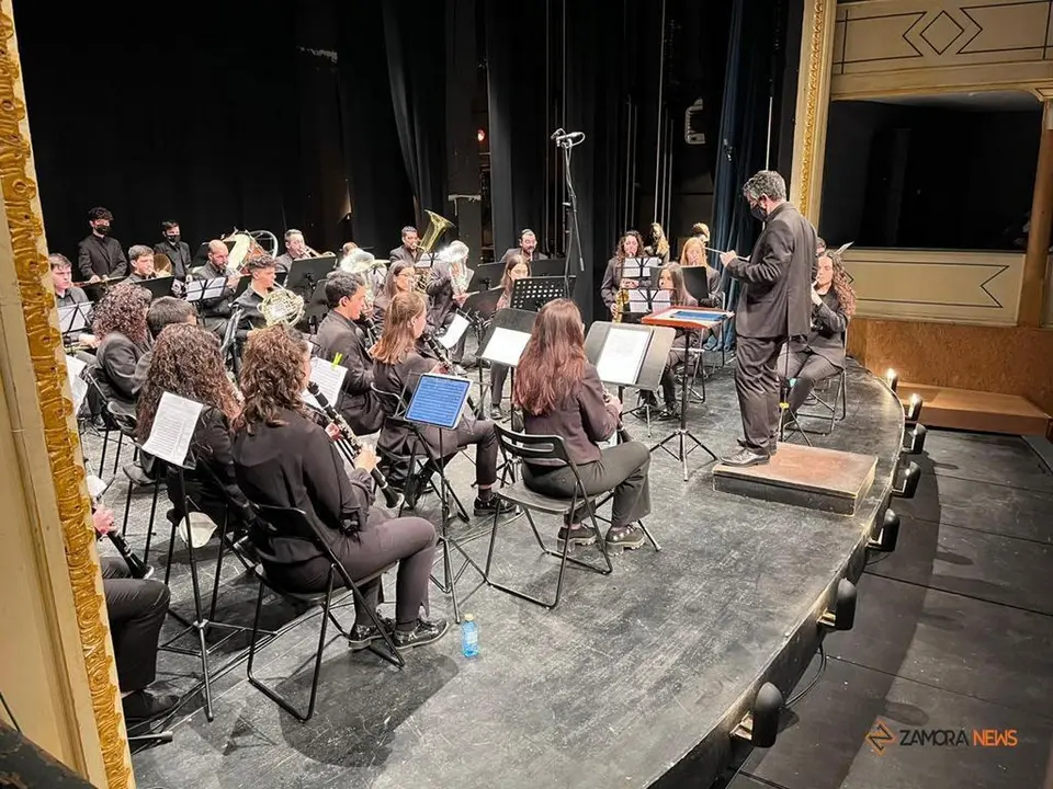 Final del I Concurso Internacional de Composici&oacute;n &ldquo;Conquero&rdquo; con la Banda de M&uacute;sica La Lira dirigida por V&iacute;ctor Teresa