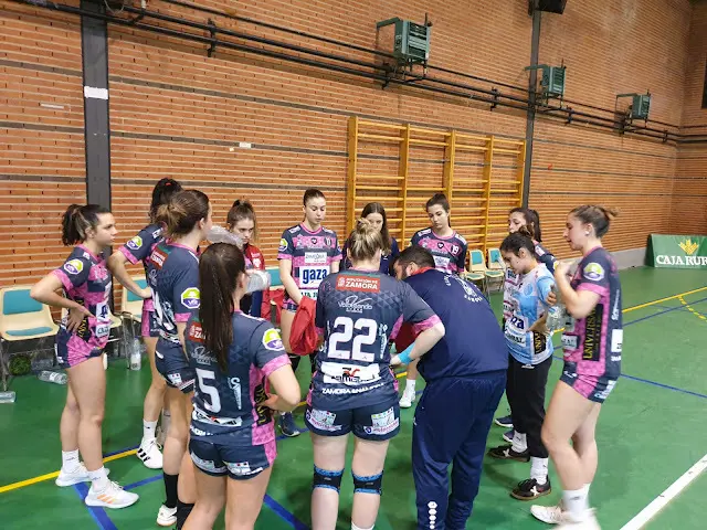 Un momento del encuentro del Leche Gaza. Fotografía: C.D. Balonmano Zamora