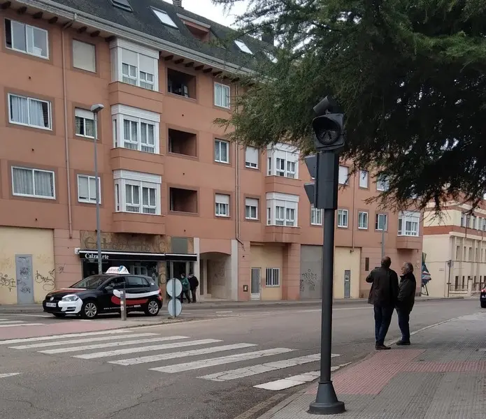Viandantes en el barrio de Pinilla