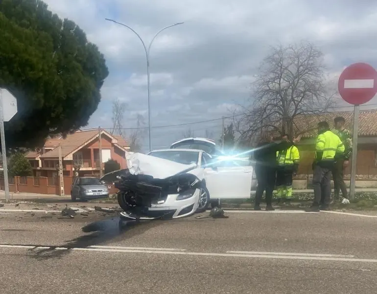 Guardia Civil en el lugar del accidente de tráfico
