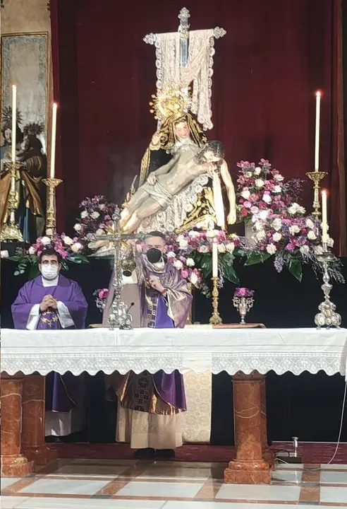 Novenario en la iglesia de San Vicente. Fotografía: Javier Medina