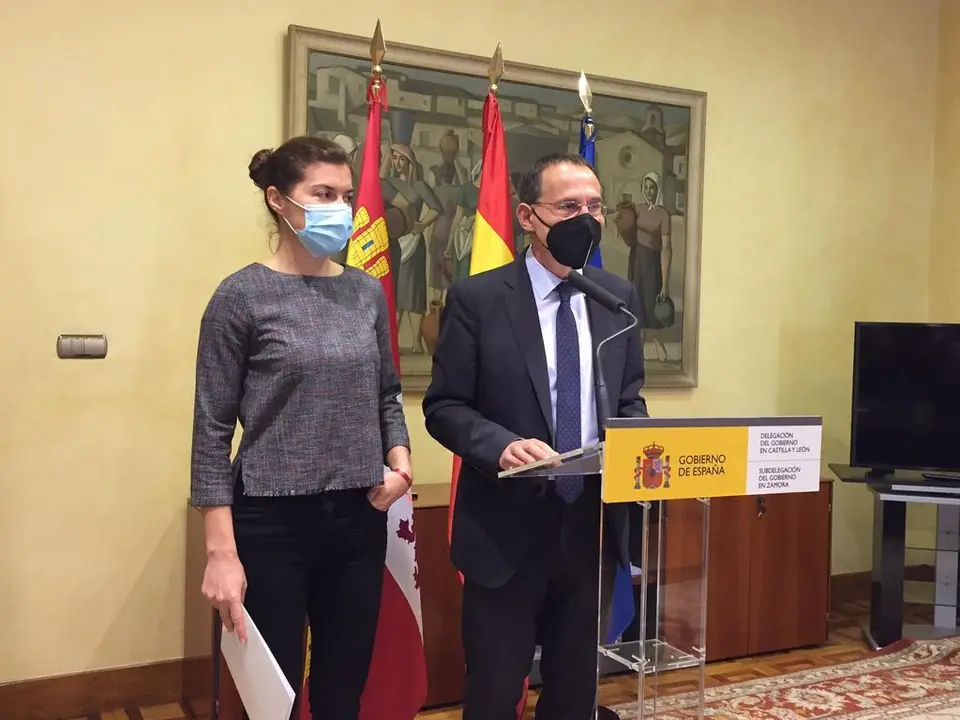 Clara San Damián y Subdelegado del Gobierno