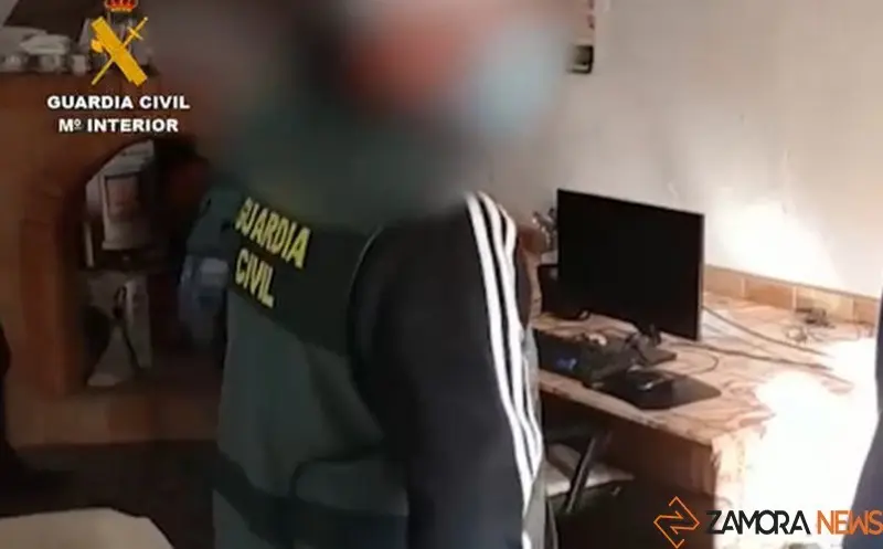 Registro de la Guardia Civil en casa del detenido