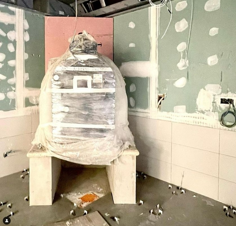Horno de barro de Pereruela en una de las instalaciones del restaurante OMERAKI de Alberto Chicote