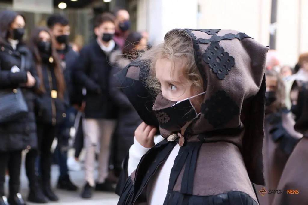 procesión de las Capas Pardas de los alumnos de la Medalla Milagrosa