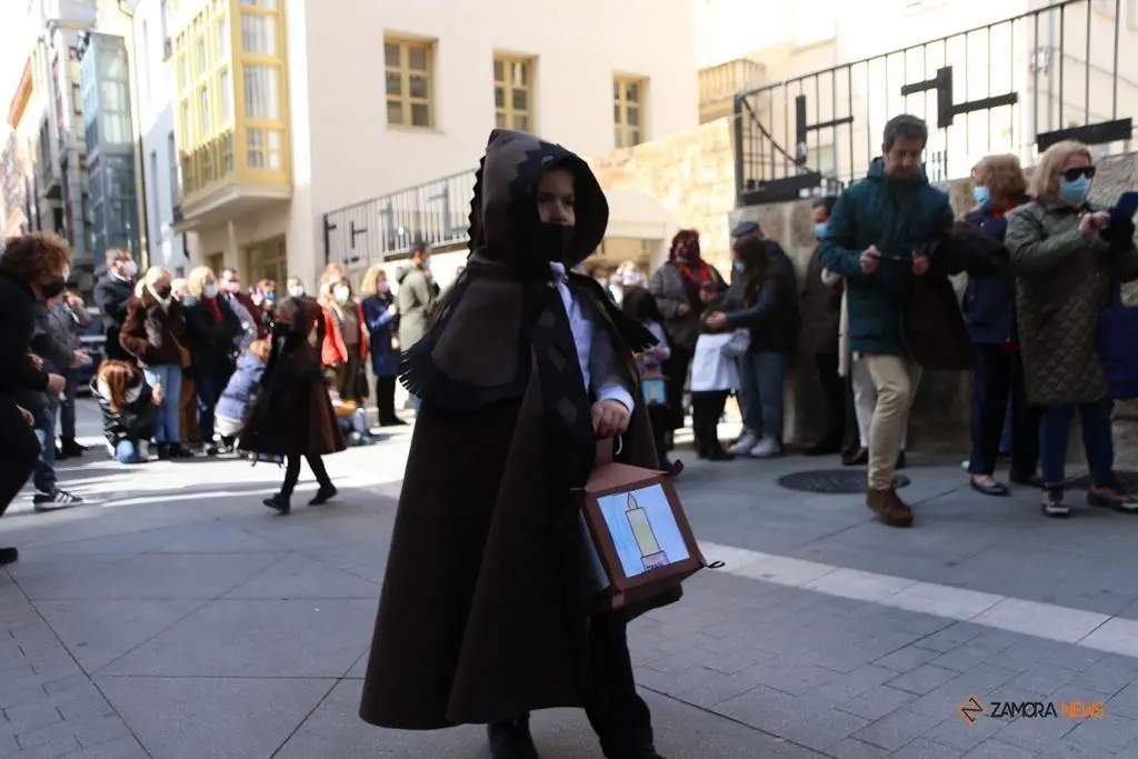 procesión de las Capas Pardas de los alumnos de la Medalla Milagrosa