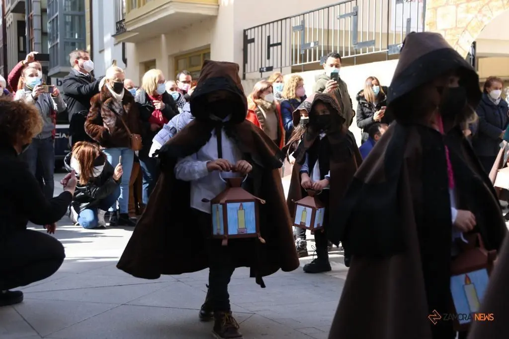 procesión de las Capas Pardas de los alumnos de la Medalla Milagrosa