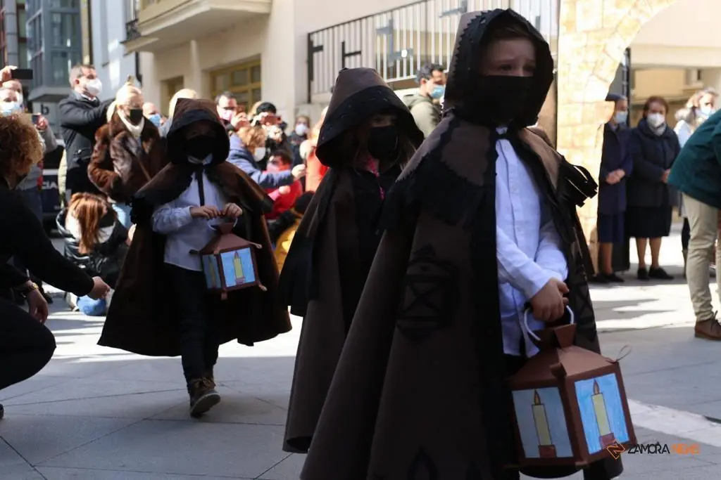 procesión de las Capas Pardas de los alumnos de la Medalla Milagrosa