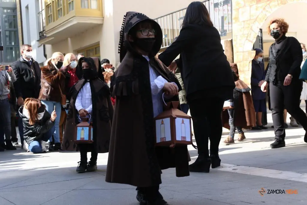 procesión de las Capas Pardas de los alumnos de la Medalla Milagrosa