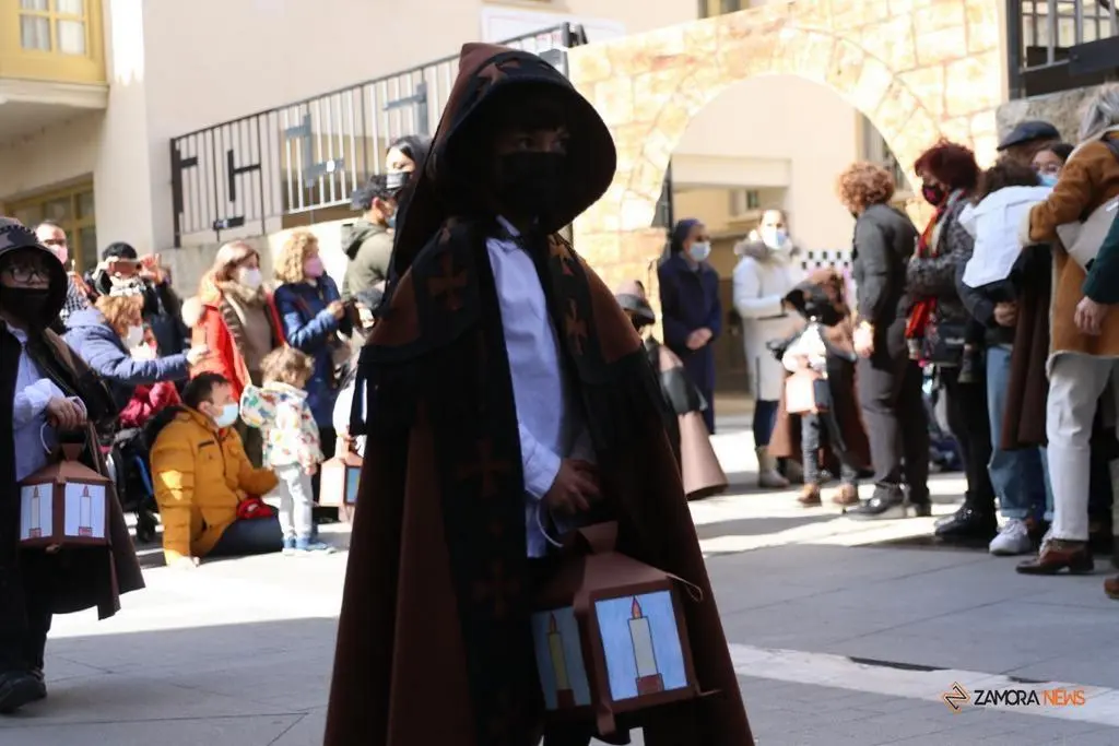 procesión de las Capas Pardas de los alumnos de la Medalla Milagrosa