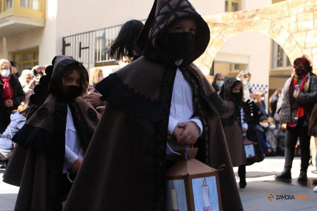 procesión de las Capas Pardas de los alumnos de la Medalla Milagrosa