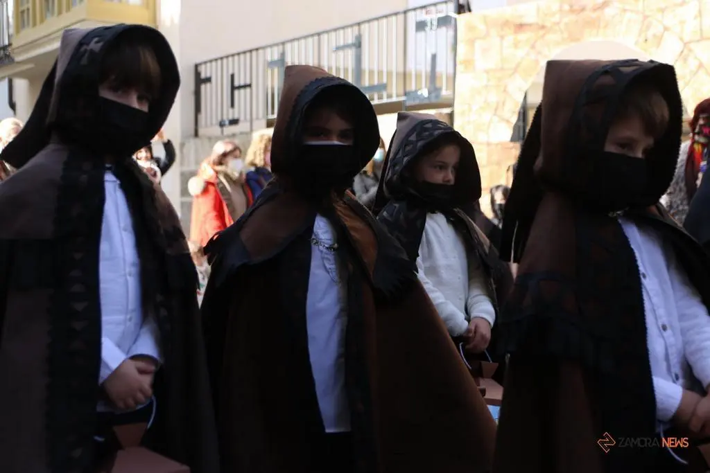 procesión de las Capas Pardas de los alumnos de la Medalla Milagrosa