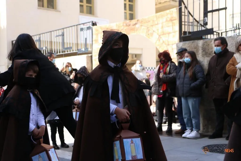 procesión de las Capas Pardas de los alumnos de la Medalla Milagrosa