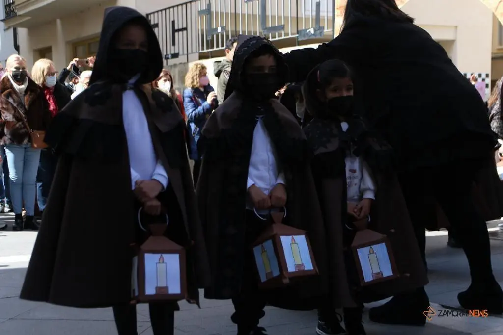 procesión de las Capas Pardas de los alumnos de la Medalla Milagrosa