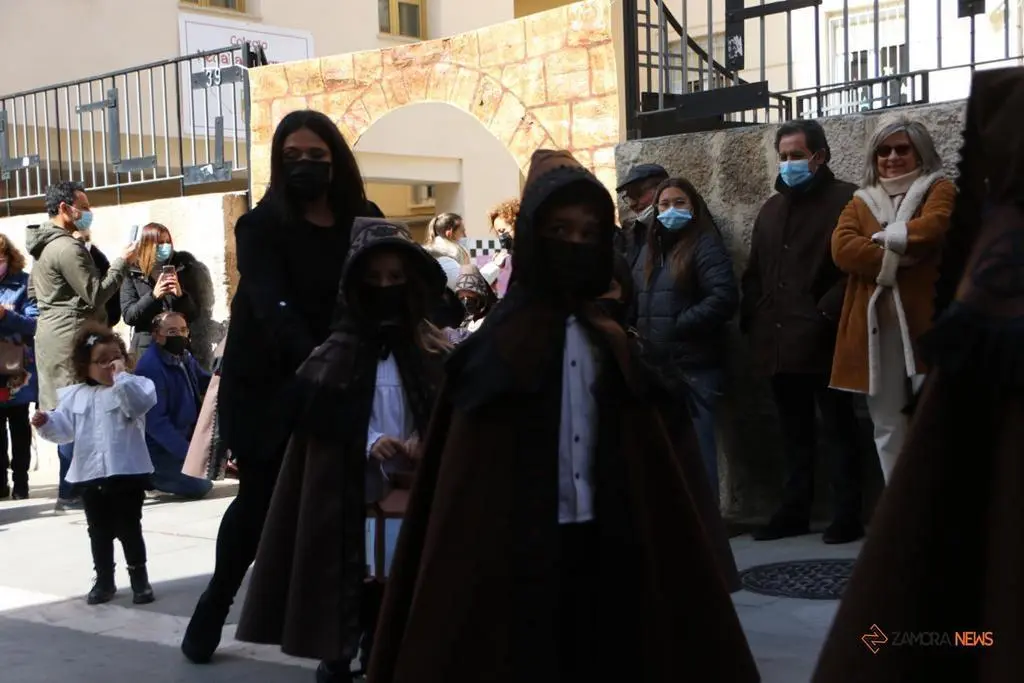 procesión de las Capas Pardas de los alumnos de la Medalla Milagrosa
