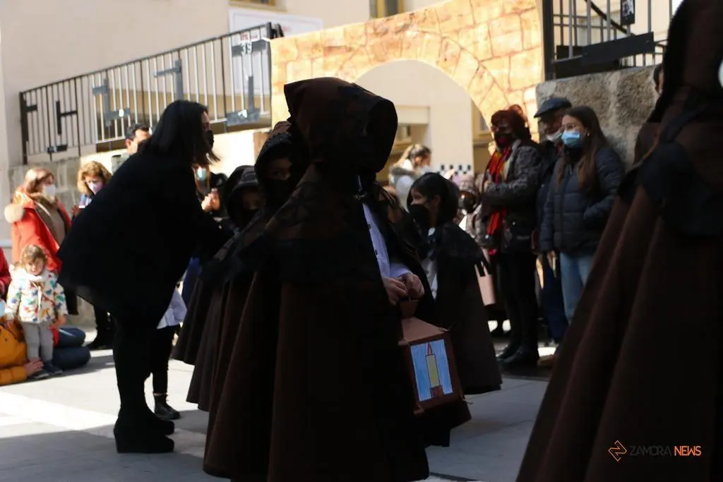 procesión de las Capas Pardas de los alumnos de la Medalla Milagrosa