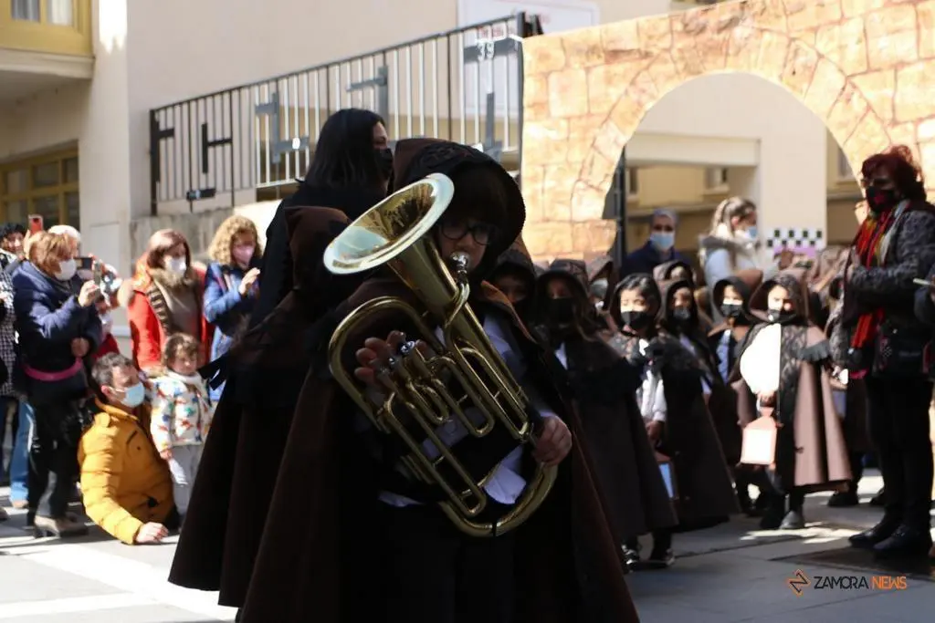 procesión de las Capas Pardas de los alumnos de la Medalla Milagrosa