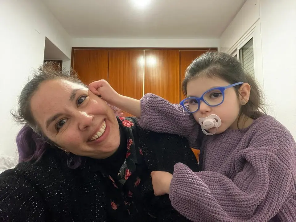 África junto a su madre María