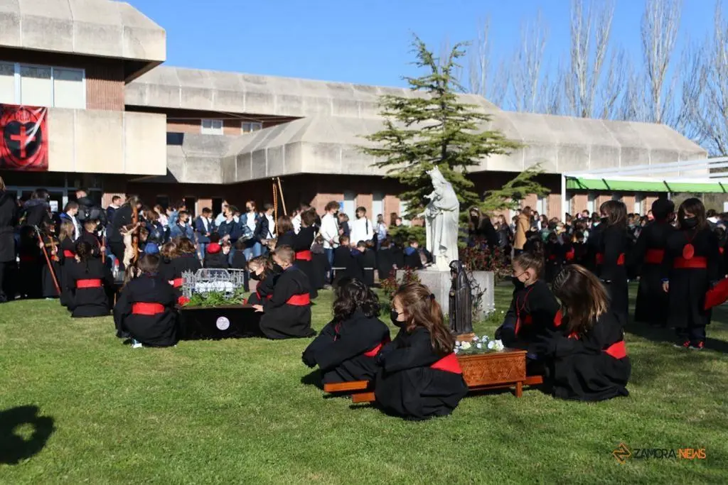 Procesión alumnos Corazón de María (10)