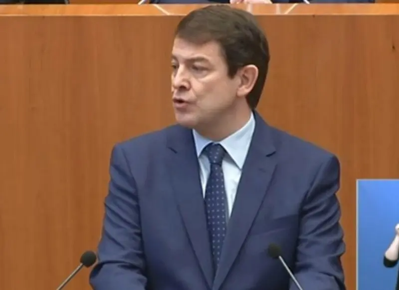 Fernández Mañueco durante el debate de investidura