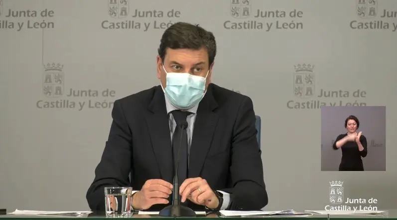 El consejero de Economía y Hacienda y portavoz en funciones, Carlos Fdez. Carriedo, comparece en rueda de prensa posterior al Consejo de Gobierno