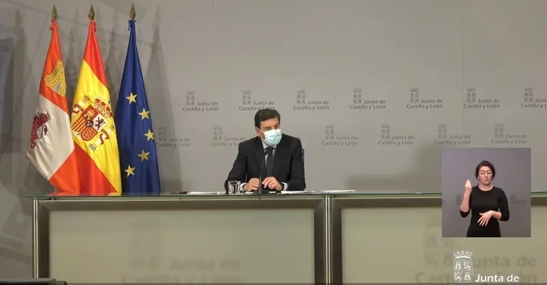 El consejero de Economía y Hacienda y portavoz en funciones, Carlos Fdez. Carriedo, comparece en rueda de prensa posterior al Consejo de Gobierno