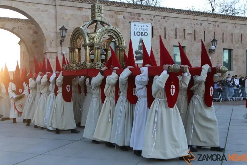 Desfile procesional de la Cofradía del Silencio. Foto Marcos Vicente