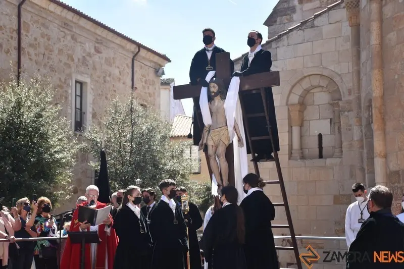 El Descendimiento en la Plaza de Santa María la Nueva