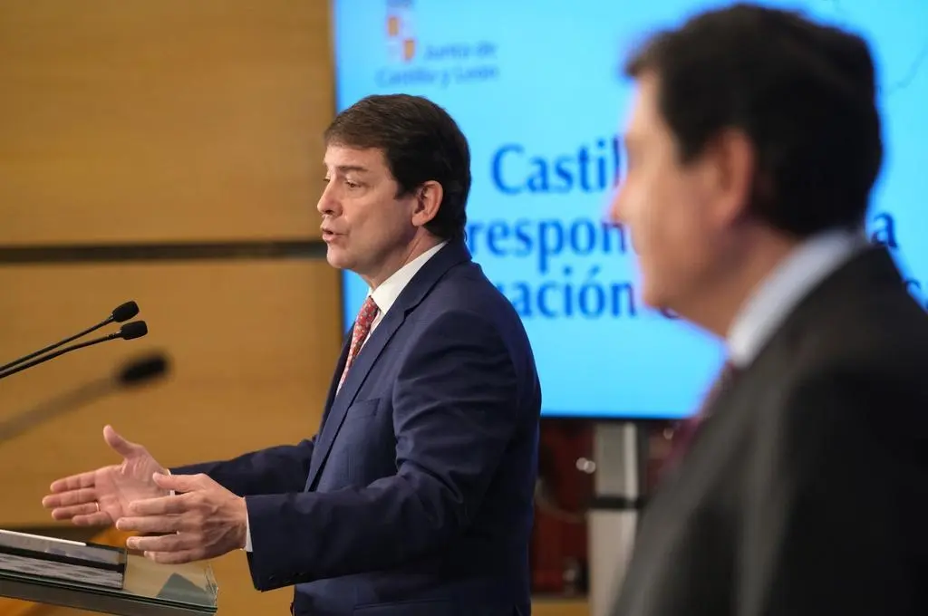 El presidente de la Junta, Alfonso Fernández Mañueco, comparece tras el Consejo de Gobierno para presentar las iniciativas de respuesta ante la situación económica