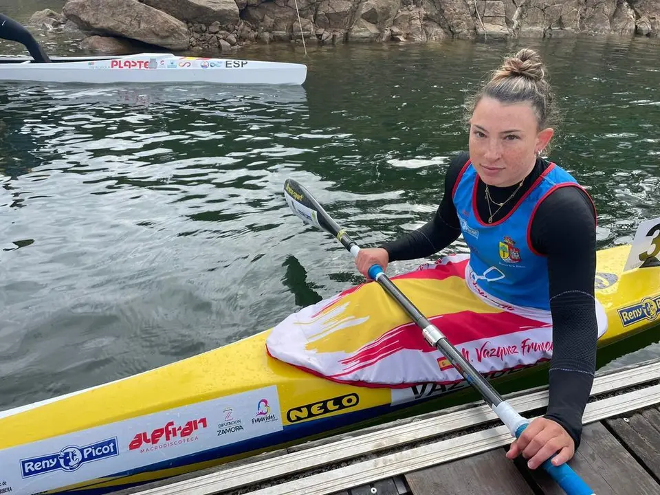 La palista Mirella Vázquez momentos antes de alzarse con el primer puesto en la Copa de España de Sprint