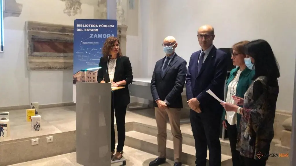 La delegada territorial de la Junta, Clara San Damián, y autoridades durante la lectura de la obra de Saramago