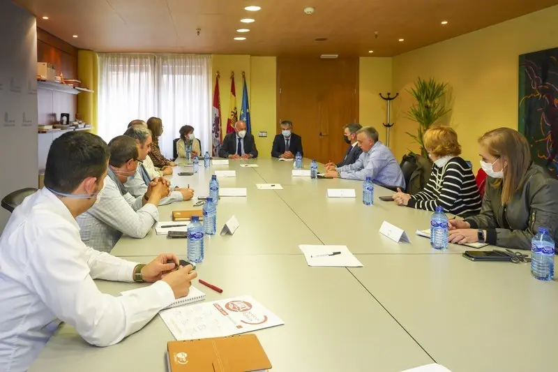 Reunión del consejero de Presidencia con los sindicatos