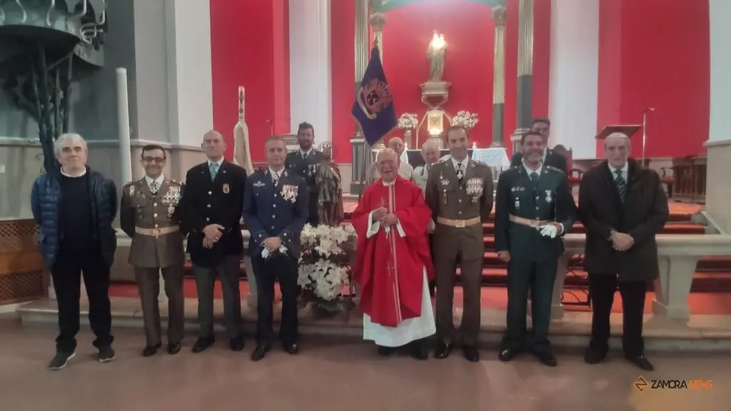 Foto de familia actos en homenaje a la figura de San Hermenegildo en la iglesia de María Auxiliadora de Zamora