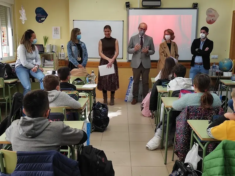Visita de la delegada de la Junta a uno de los colegios