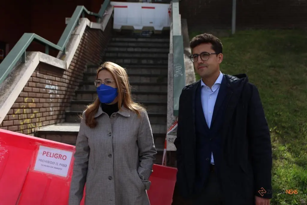 La portavoz del Partido Popular en el Ayuntamiento de Zamora, Mayte Martín Pozo, junto al viceportavoz Víctor López De la Parte