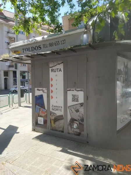 Las placas instaladas en el quiosco municipal