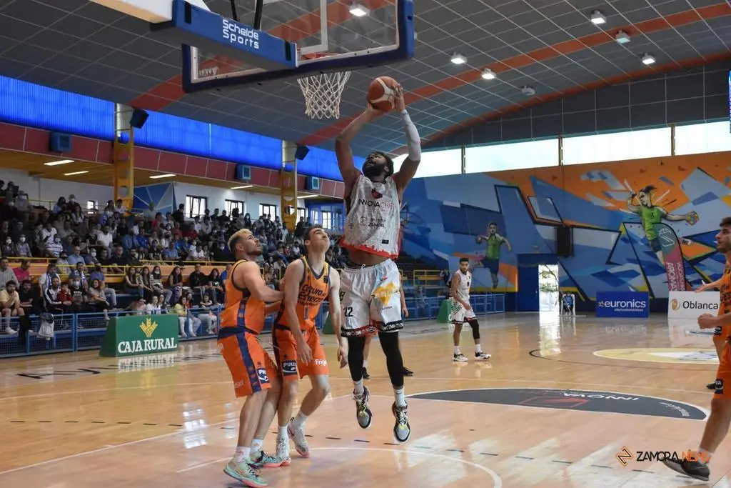 Vuelta de Cuartos de final del Play Off de ascenso a LEB ORO entre el CB Zamora y el Valencia Basket
